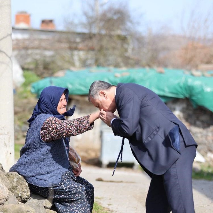 Başkan Balaban Yuntdağı'nda vatandaşlarla bayramlaştı