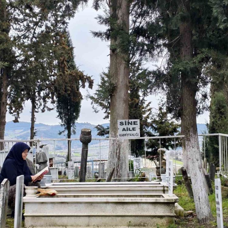 Bayram öncesi mezarlıklarda duygu seli