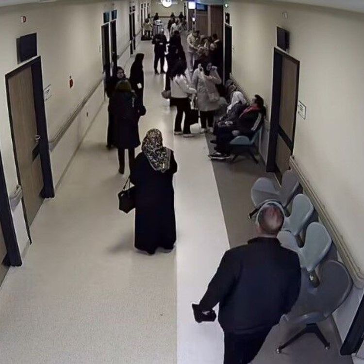 Boğazına şeker kaçan 3 yaşındaki çocuk, Heimlich manevrasıyla kurtarıldı