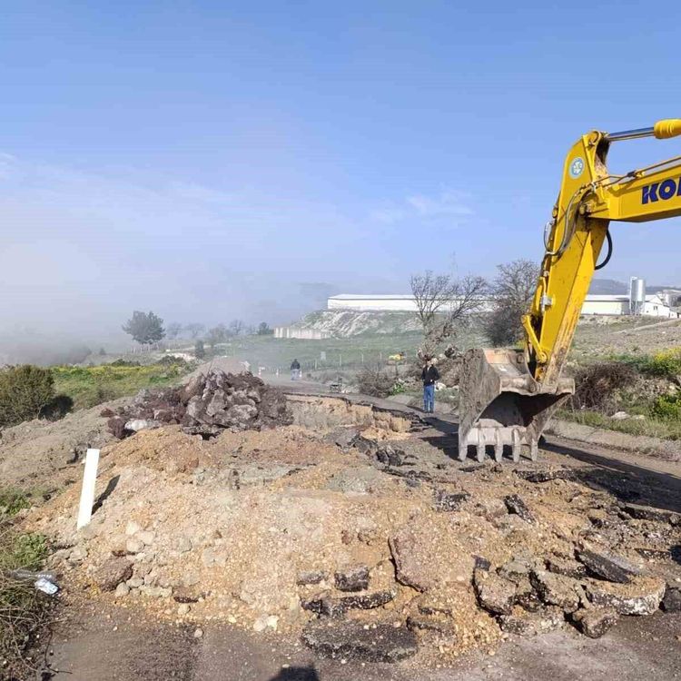 Çöken Selendi-Kula eski yolunda çalışmalar devam ediyor
