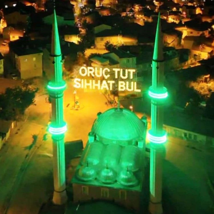 Emet'te Ramazan coşkusu mahya ile taçlandı