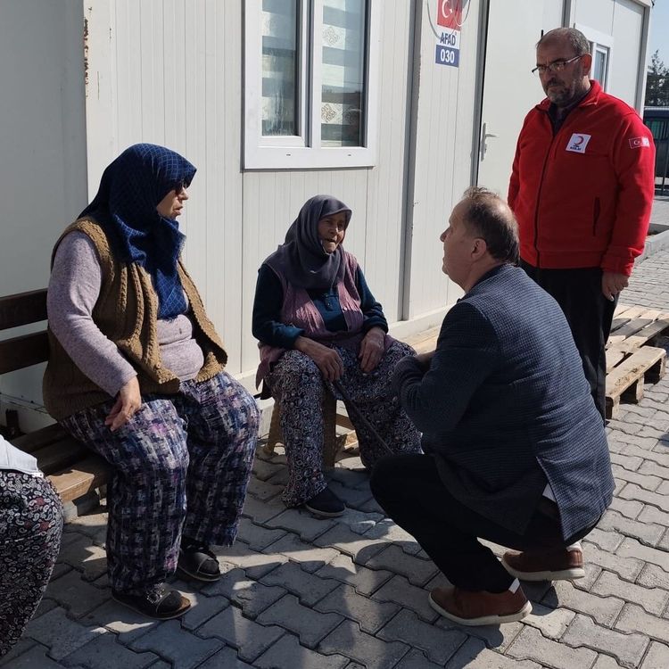 Gördesli öğrencilerden depremzede ailelere Ramazan desteği