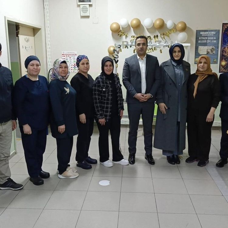 Kaymakam Dalak öğrencilerle aynı sofrada iftar açtı