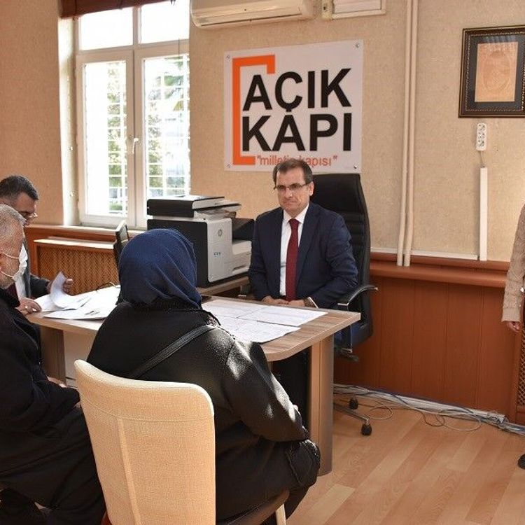 Kaymakam Güldoğan, 'Açık Kapı'da vatandaşların sorunlarını dinledi