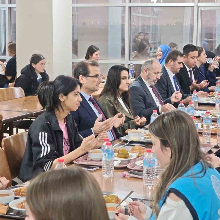 Kaymakam Güldoğan, üniversiteli öğrencilerle iftar yaptı