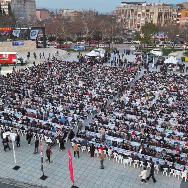 Manisa Büyükşehir'in 'İftar Sofrası' Salihli'de kuruldu