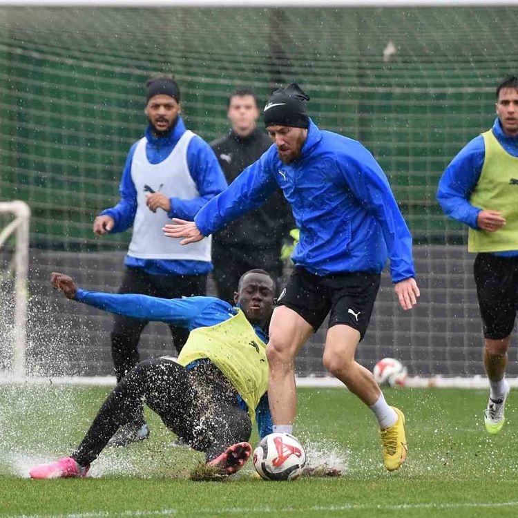 Manisa FK'da Adana Demirspor mesaisi sürüyor