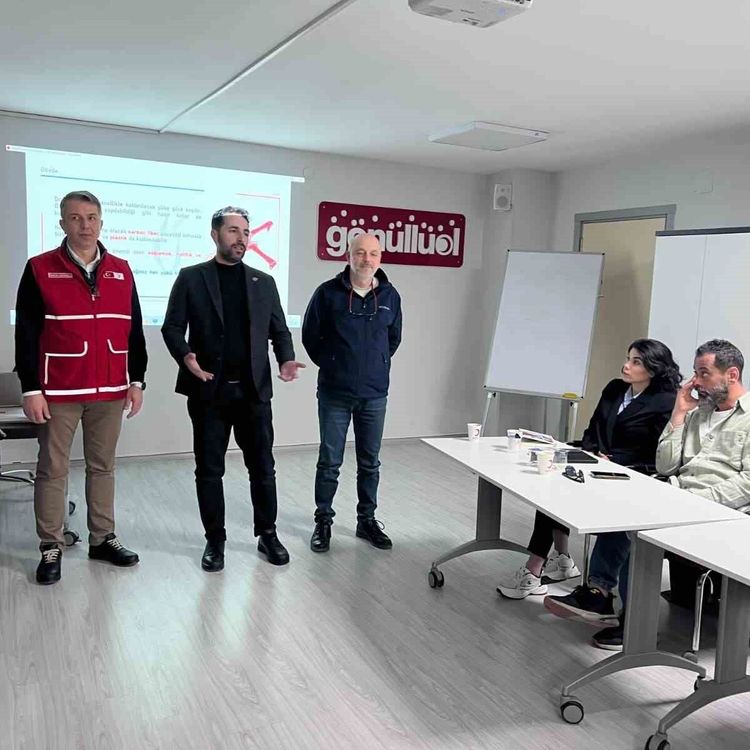 Manisa Medya Akademisi'nde gazetecilere ücretsiz dron eğitimi