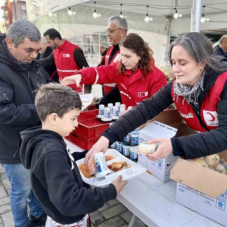 Manisa Türk Kızılay'dan Ramazan'da 85 bin kişilik iftar