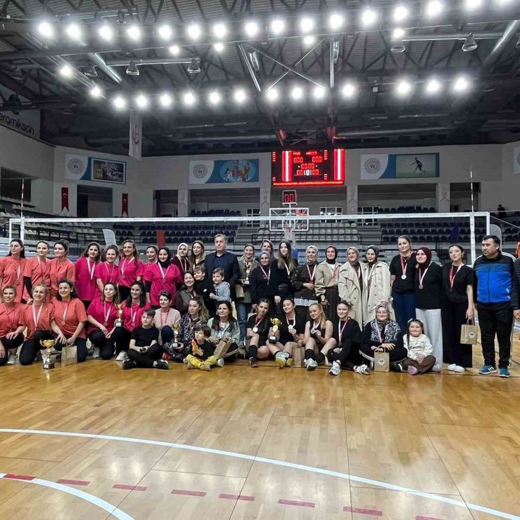 Manisa'da 'Evinin Sultanları' 8 Mart'ta parkeye indi