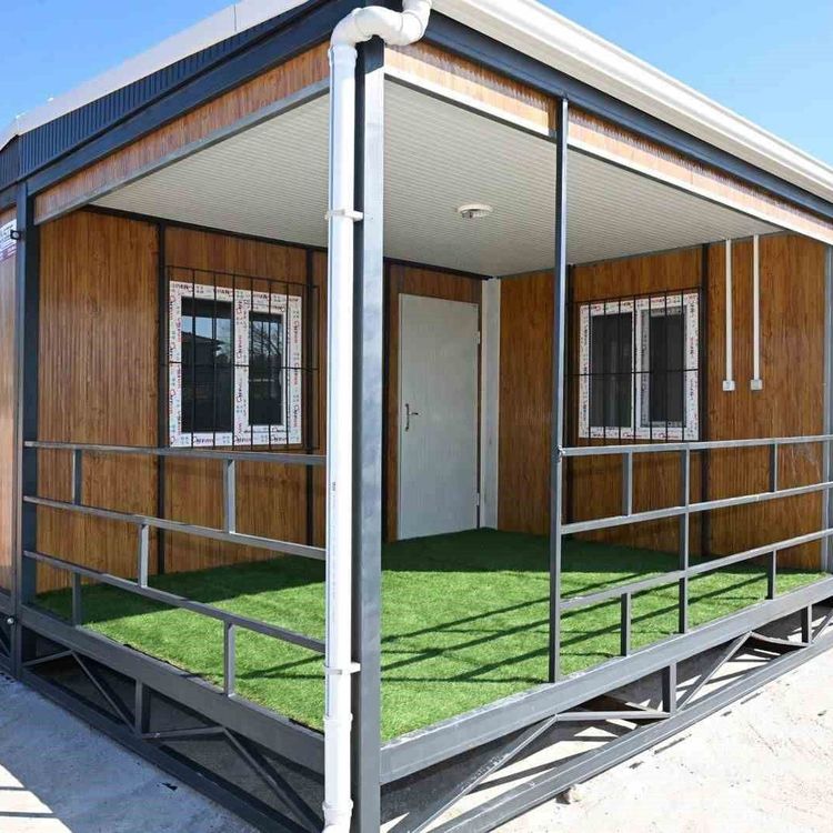 Manisa'da yağmurda evleri kullanılamaz hale gelen ailenin yeni yuvası büyükşehirden