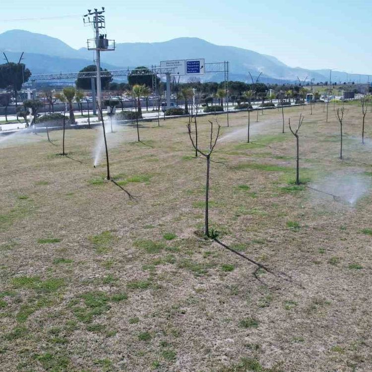 Manisa'da yeşil alanlarda akıllı sulama dönemi başladı