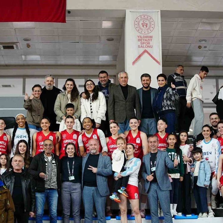 Manisa'nın tek kadın basketbol takımı zirve takibini sürdürüyor