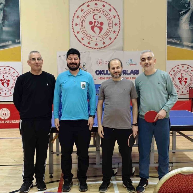 Masa tenisi turnuvasında birincilik Merkezefendi'nin