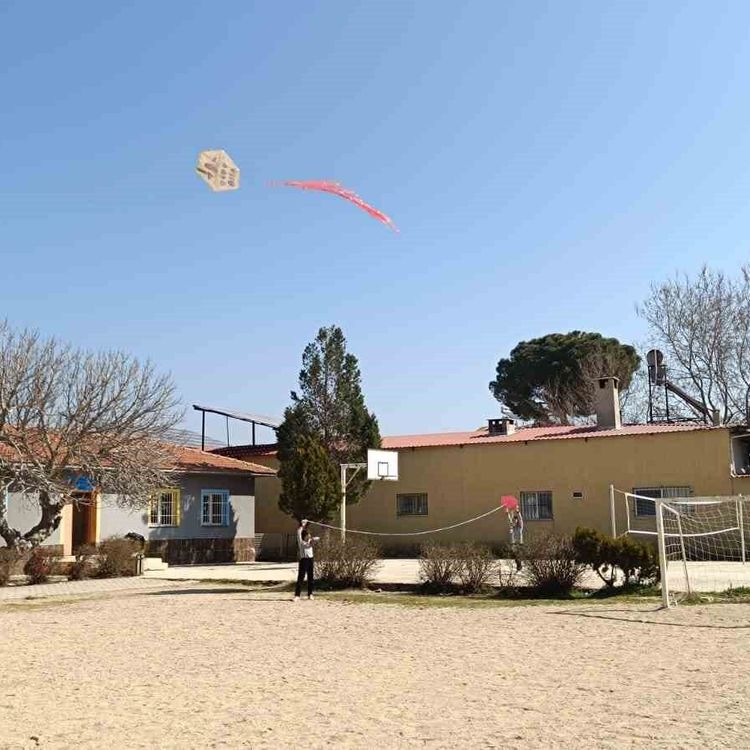 Matematiği uçurtmayla anlattı, öğrenciler hem eğlendi hem öğrendi