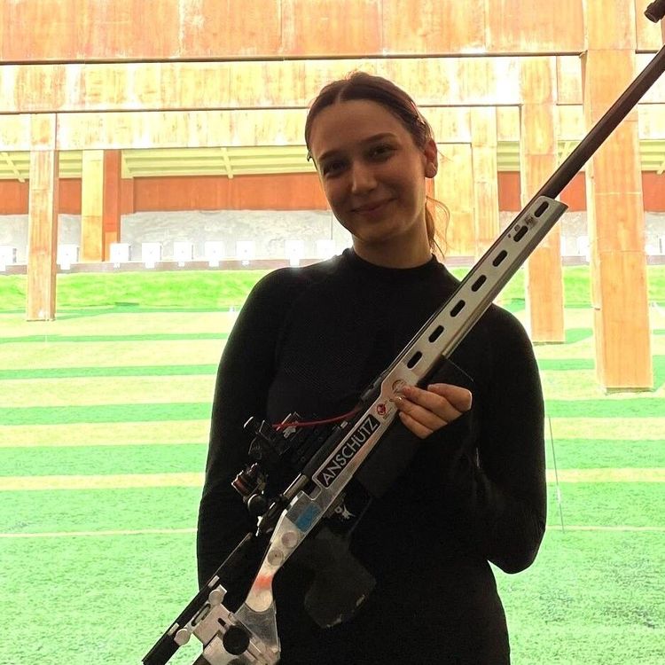 Milli sporcu kendi rekorunu kırarak zirveye çıktı