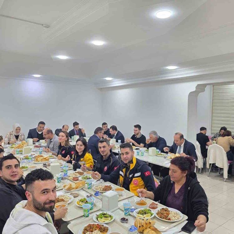 Sağlıkçılar iftar sofrasında buluştu