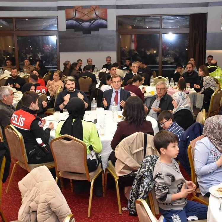 Salihli İlçe Emniyet, şehit aileleri ve gazileri iftar sofrasında ağırladı
