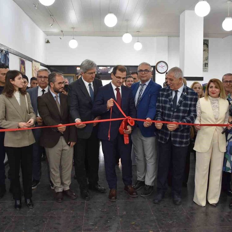 Salihli'de 8 Mart'a özel Uluslararası Jürili Karma Sergi açıldı