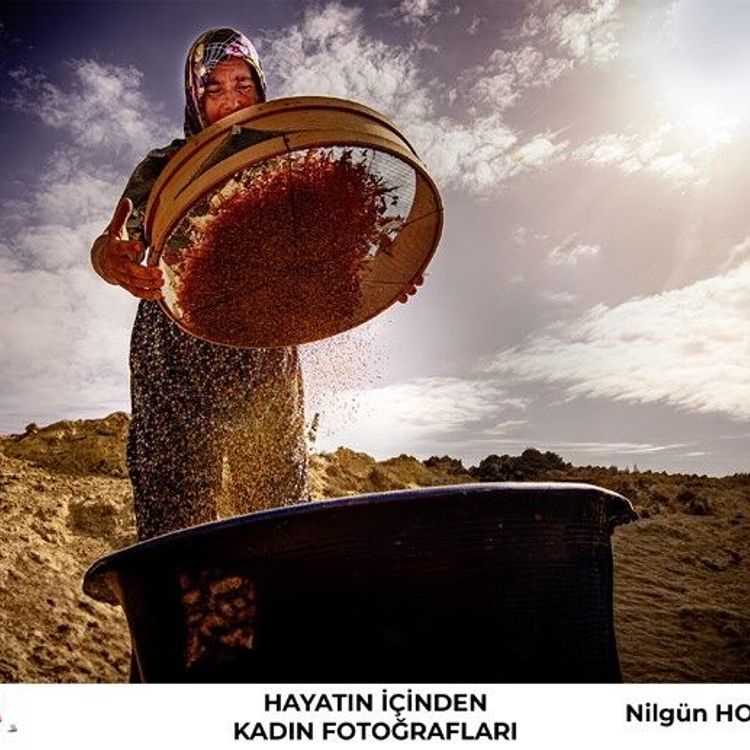 Salihli'de 'Hayatın İçinden Kadın Fotoğrafları' sanal sergisi açıldı