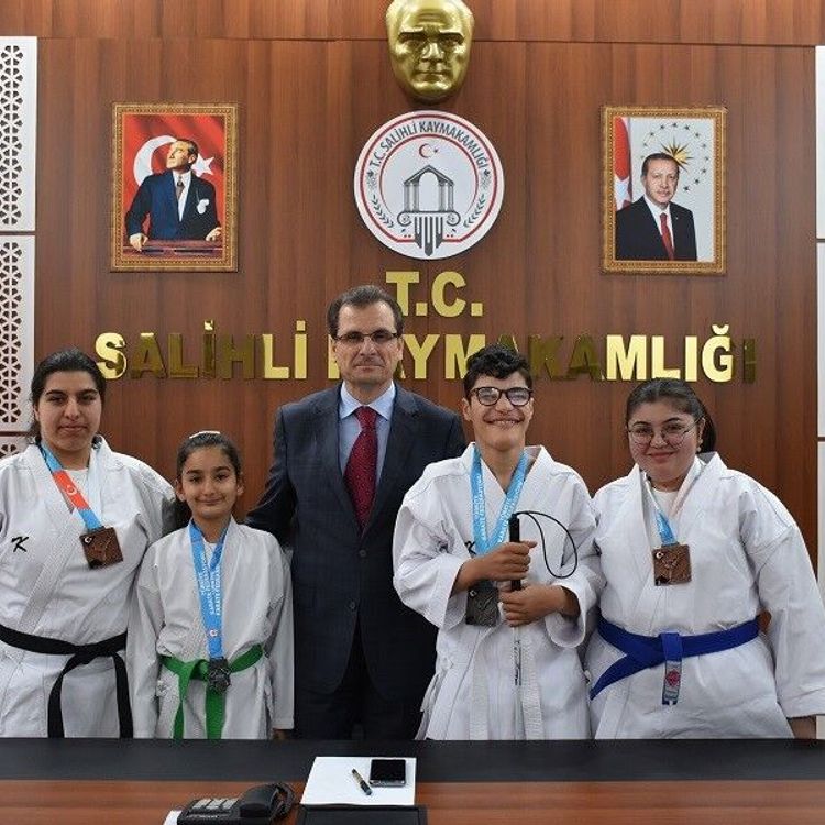 Salihli'nin karate yıldızları Türkiye dereceleriyle gururlandırdı