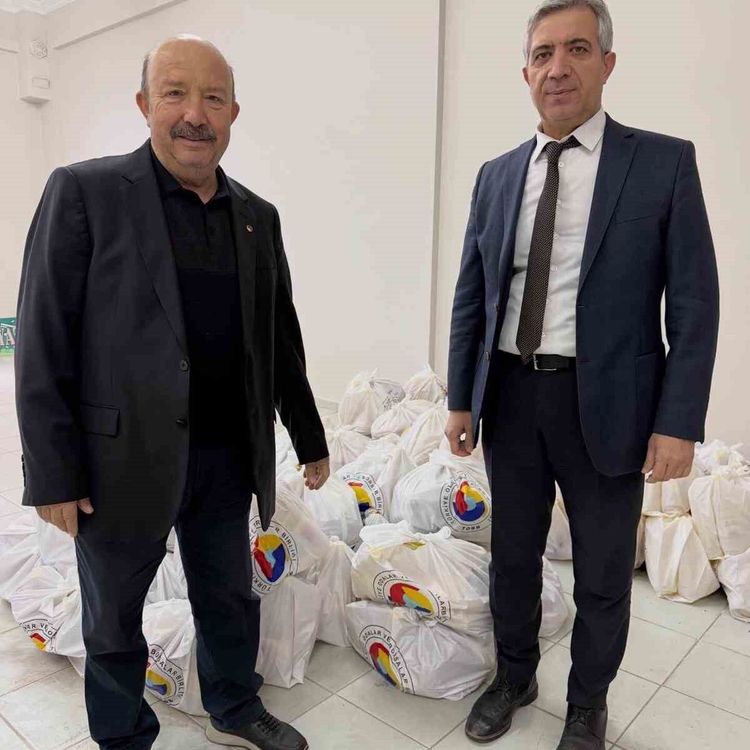 Sarıgöl ve Alaşehir'de 430 gıda yardım paketi dağıtıldı