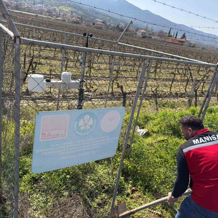 Sarıgöl'de erken uyarı tahmin istasyonlarının bakımı yapıldı