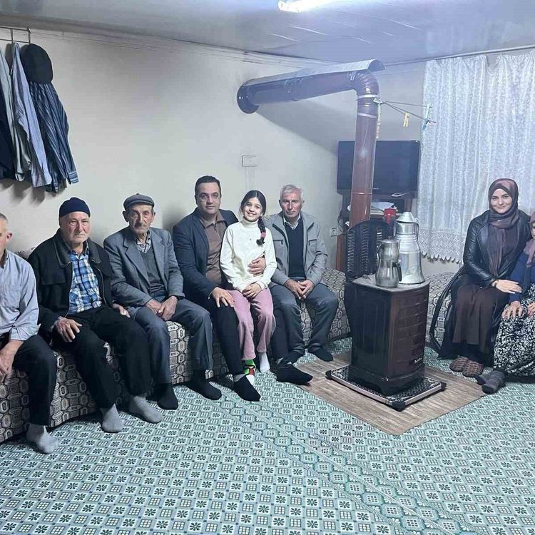 Sarıgöl'ün ilk şehidinin ailesine anlamlı ziyaret