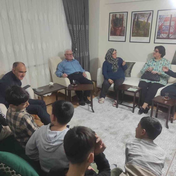 Şehit ailesi ile devlet korumasındaki çocuklar aynı sofrada buluştu