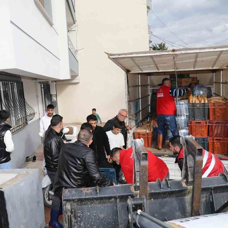 Şehzadeler Belediyesi'nden Akpınar'da mahsur kalan vatandaşlara destek