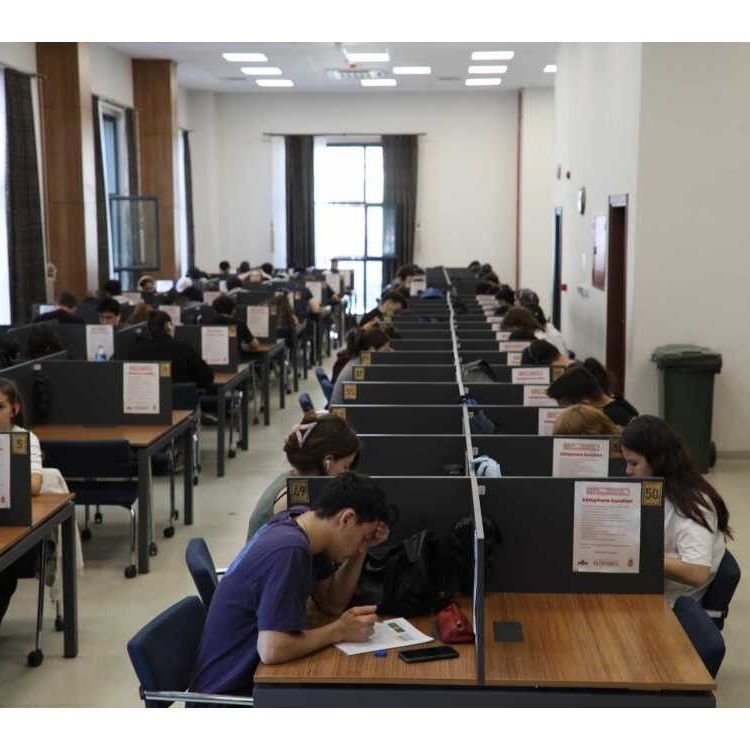 Şehzadeler Gençlik Evi Kütüphanesi'nde Sesli Çalışma Salonu hizmete girecek