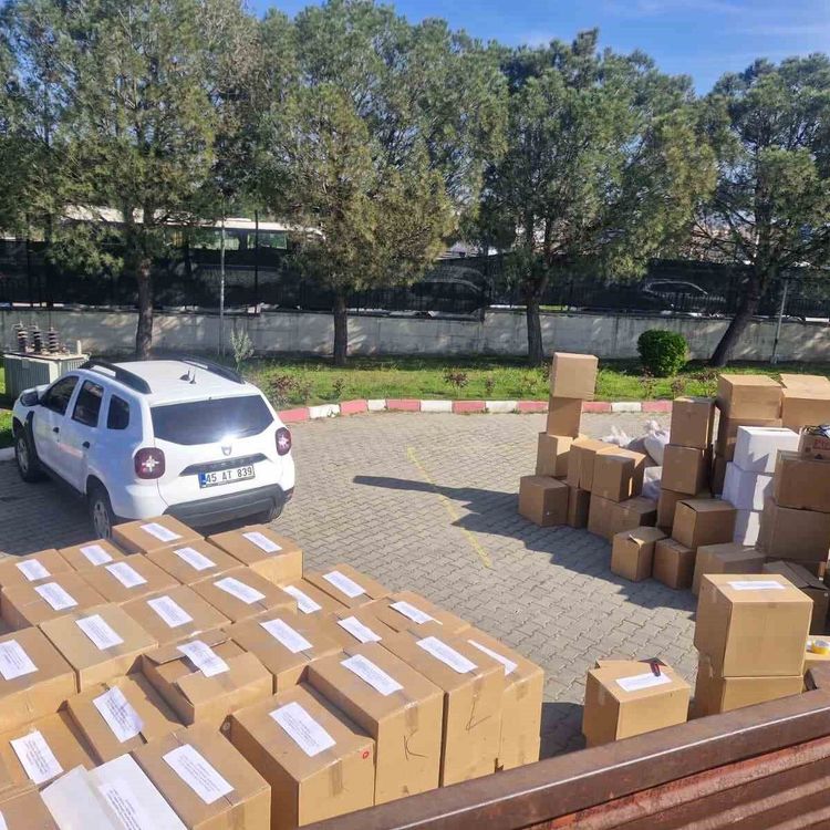 Turgutlu'da kaçak tütün operasyonu: 5 tutuklama