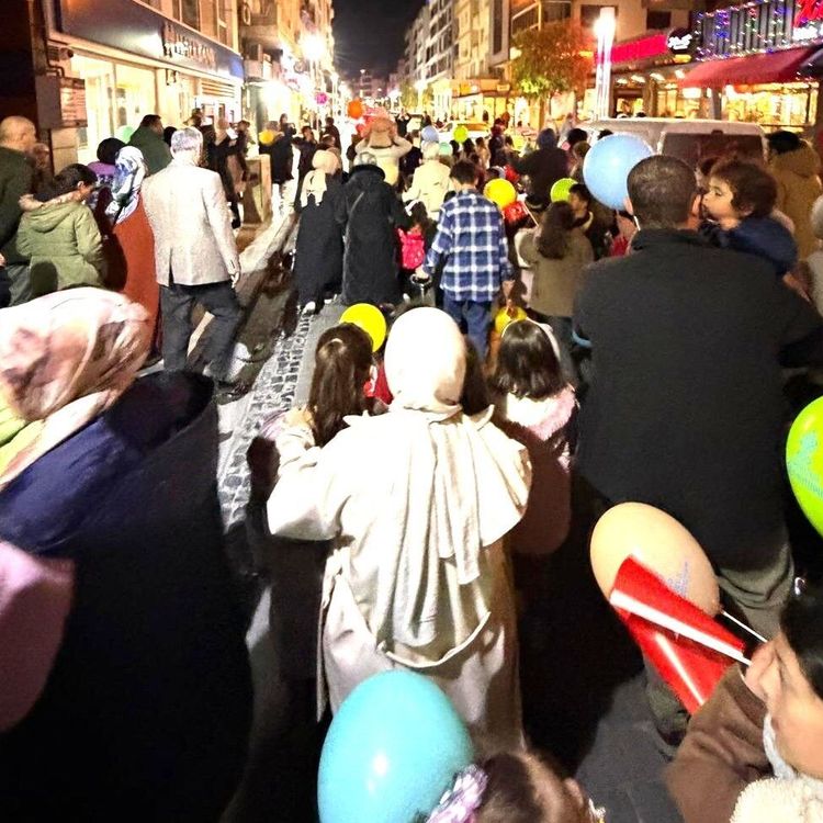 Turgutlu'da Kadir Gecesinde çocuklar yürüyüş yaptı