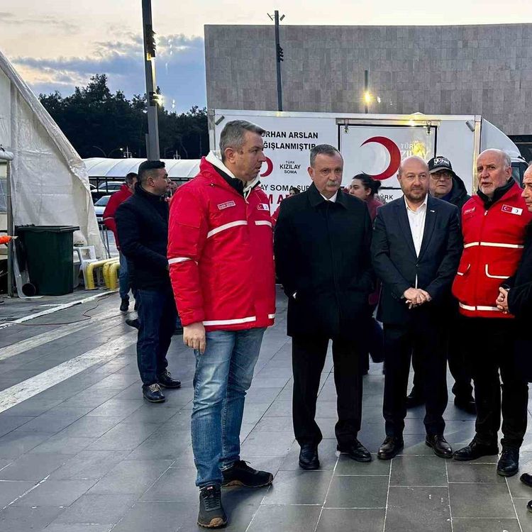 Türk Kızılay ve Yunusemre Belediyesi'nden 1000 kişilik iftar