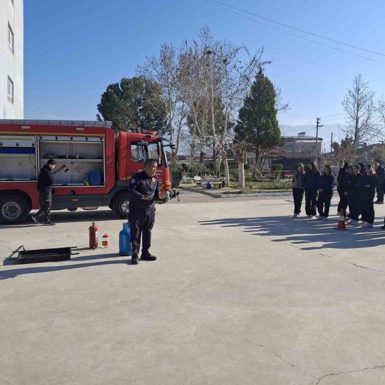 Yangın anı okulda tatbikatla canlandırıldı
