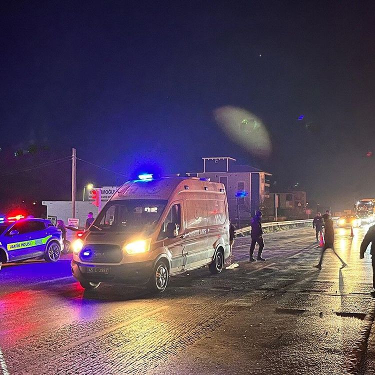 Yolun karşısına geçmek isteyen yaşlı kadına otomobil çarptı