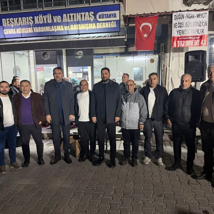 İZMİR ALTINTAŞ BEŞKARIŞ VE ÇEVRE KÖYLERİ DAYANIŞMA DERNEĞİ İFTAR YEMEĞİ VERDİ