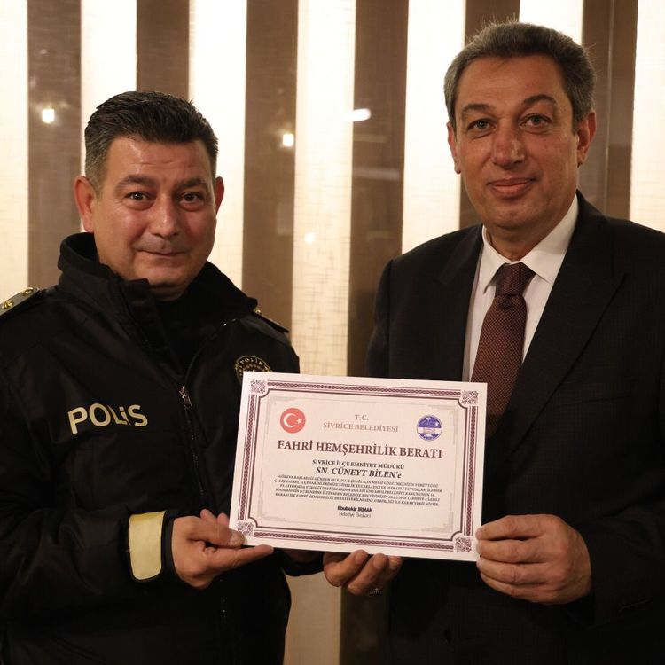 10 Mart 2026 Salı 11:12 Sivrice Emniyet Müdürü Bilen’e fahri hemşerilik ve üstün başarı belgesi