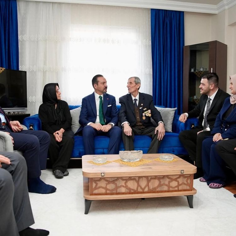 AK Parti heyetinden Kıbrıs Gazisine vefa ziyareti