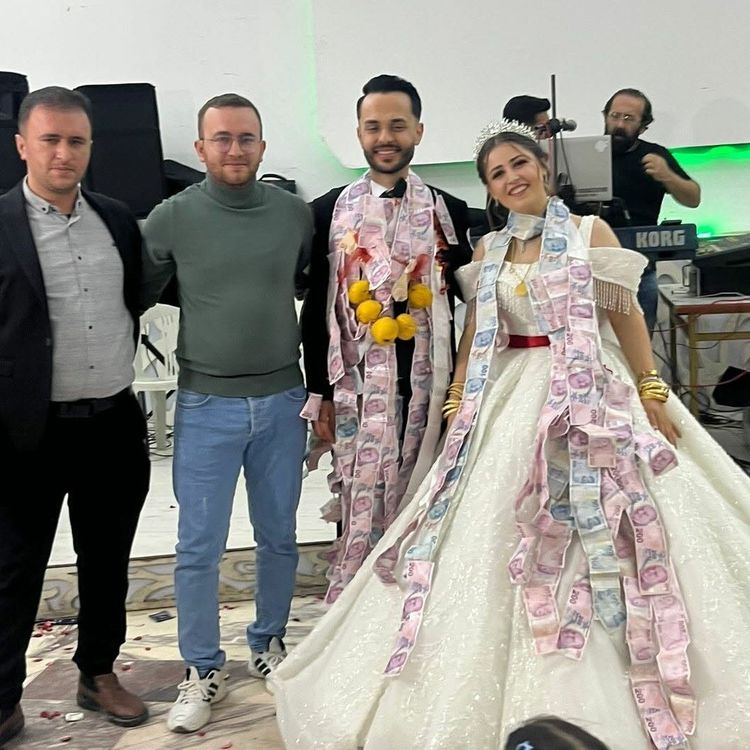 Arkadaşlarından damada 'beşi bir yerde ayva'