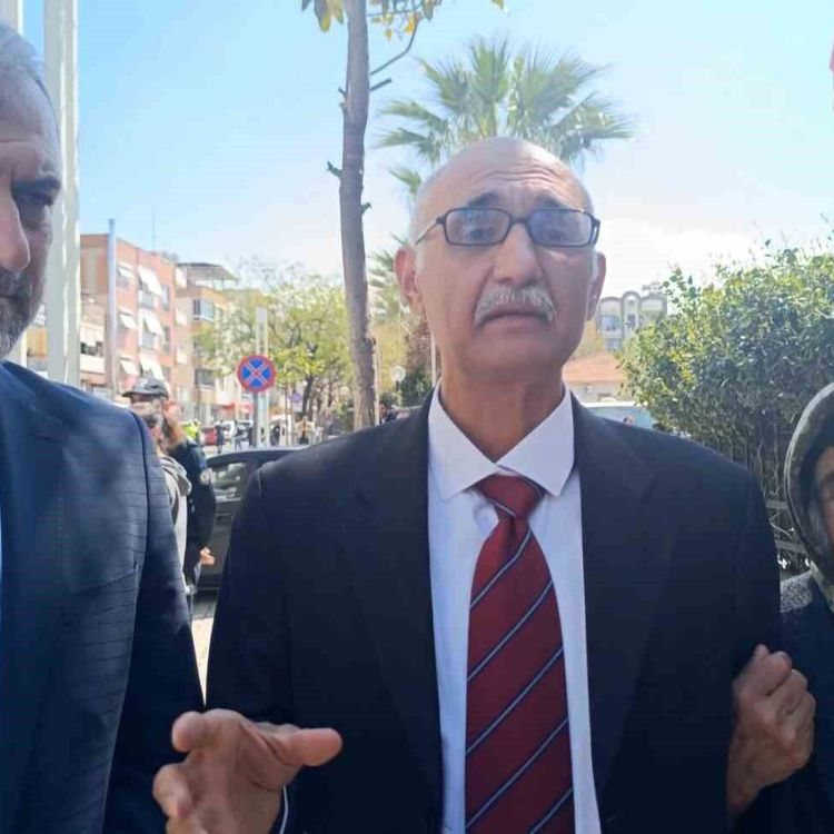 Atatürk'e hakaret iddiasıyla yargılanan öğretmen beraat etti