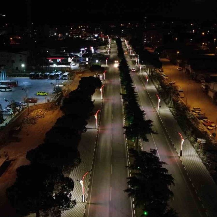 Ay-yıldızlı ışıklar Demirci'yi aydınlattı