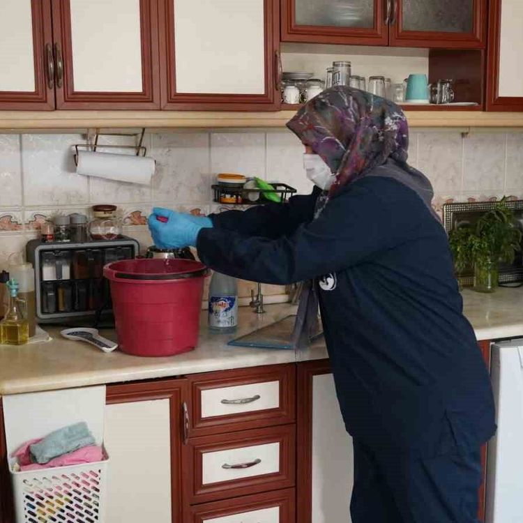 Başkan Balaban talimat verdi yaşlı kadının evi pırıl pırıl yapıldı