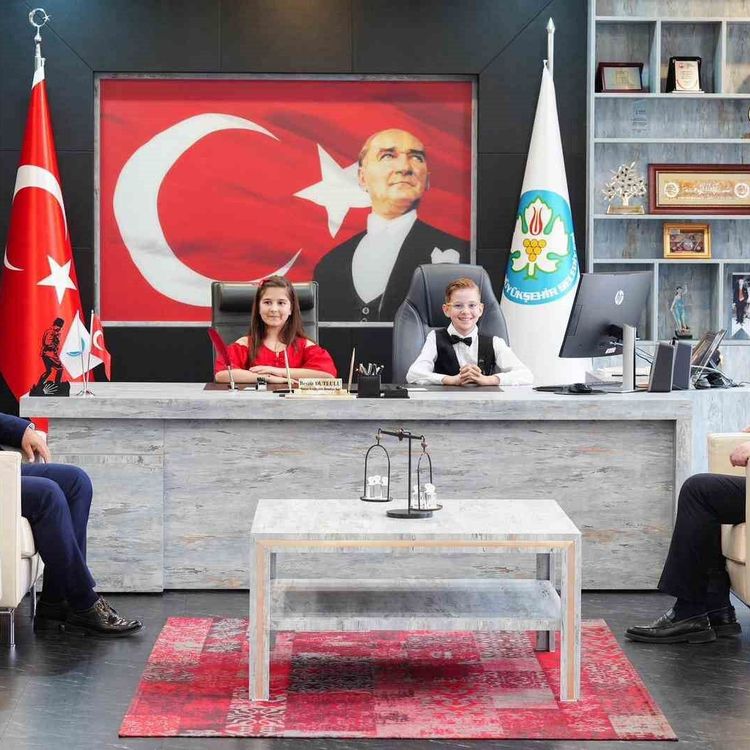 Başkan Dutlulu koltuğunu çocuklara emanet etti