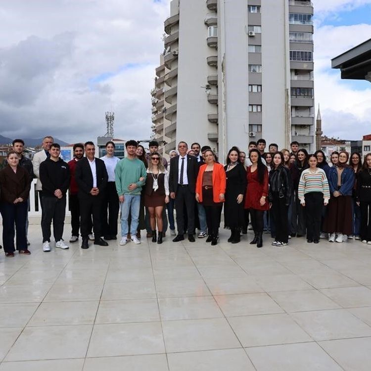 Başkan Şimşek, YKS'ye hazırlanan gençlerle kahvaltıda buluştu