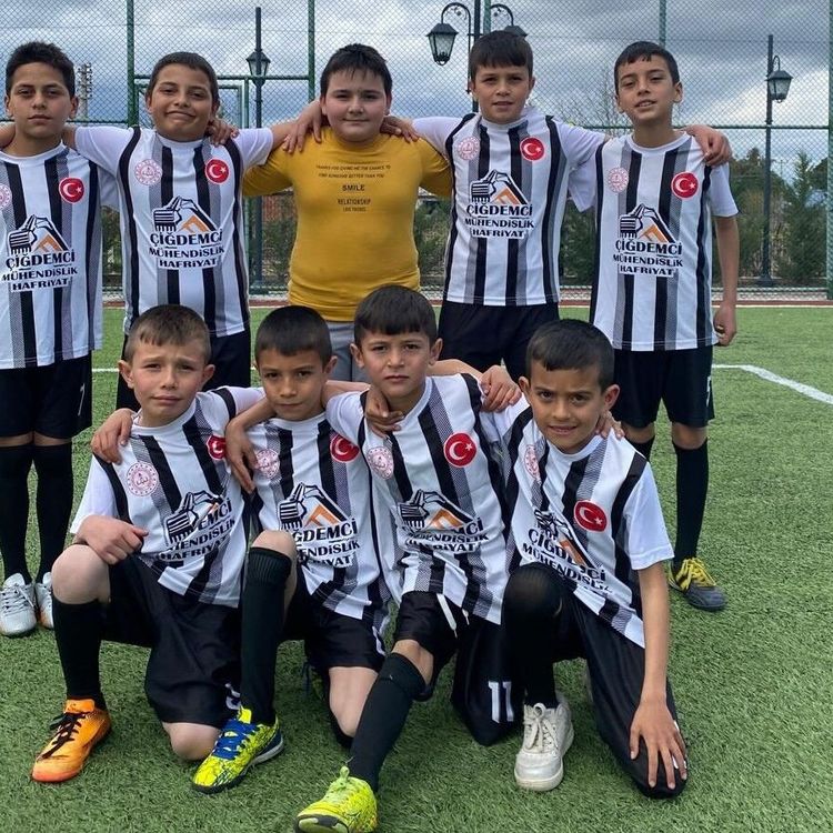 Birleştirilmiş sınıf takımı zirveye koşuyor