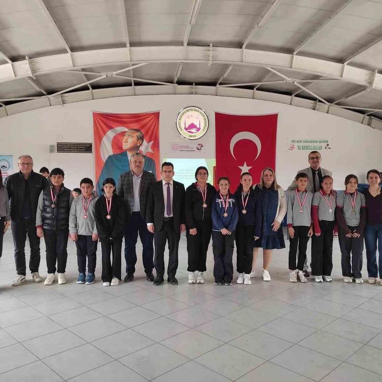 Dereceye giren öğrenciler ödüllerine kavuştu