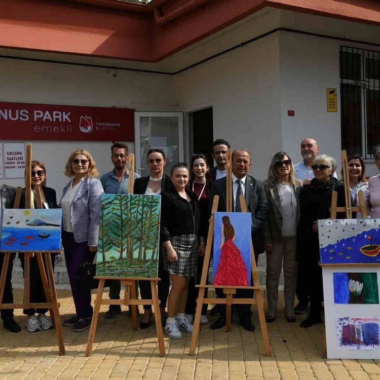 Emekli Kafe'de duygu dolu sergi