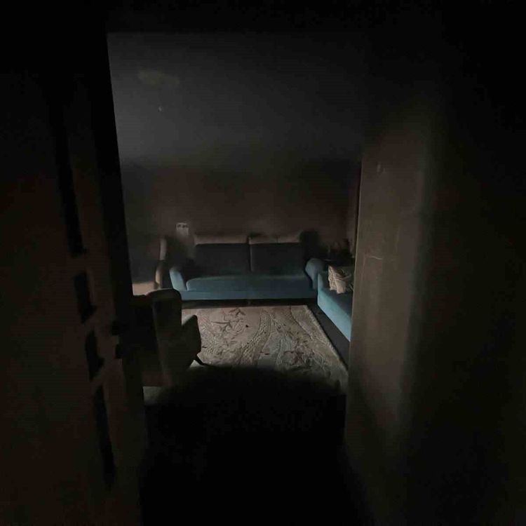 Evini ateşe verdi, kaçarken yakalandı
