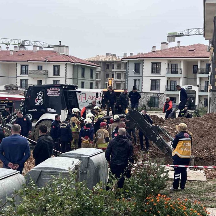 Göçük altında kalan işçi için ekipler seferber oldu